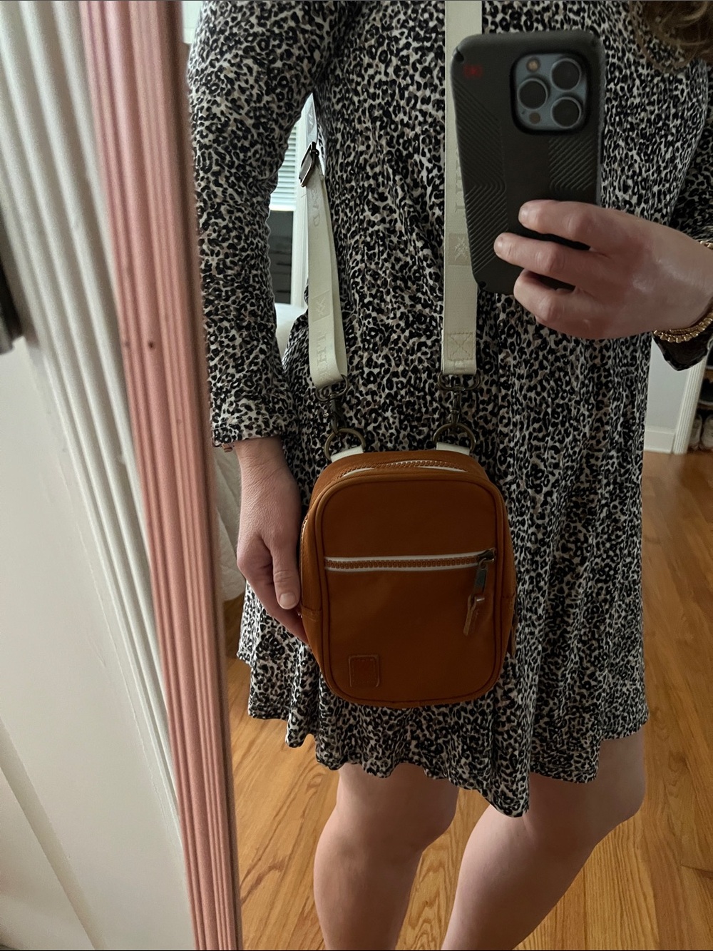 Thread Wallets Carry On crossbody bag